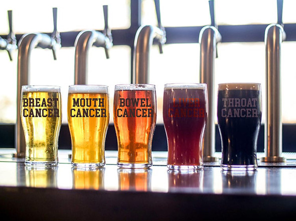5 Biergläser mit Krebsarten beschriftet