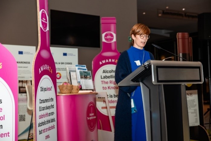 Tina van Havere bei ihrer Ansprache zur Eröffnung der Europäischen Aktionswoche zum Thema alkoholbedingte Schäden.