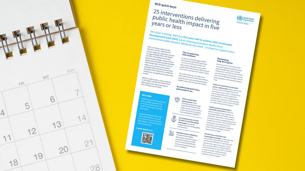 Infoflyer der WHO zu schnell wirksamen Maßnahmen im öffentlichen Gesundheitswesen, neben einem Kalender auf leuchtend gelbem Hintergrund.