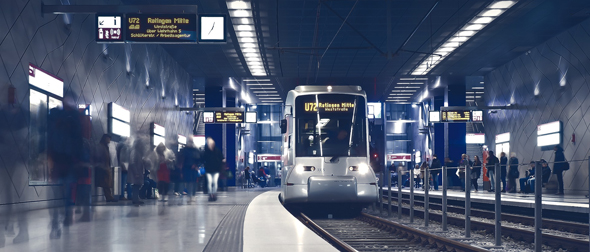 U-Bahn bei Einfahrt in Bahnhof